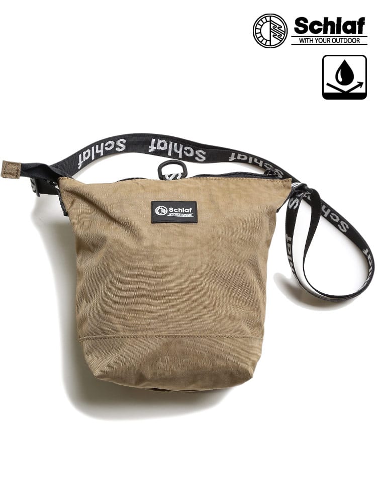 大きいサイズ メンズ Schlaf (シュラフ) 撥水 ムラ染め テープロゴ ショルダーポーチ