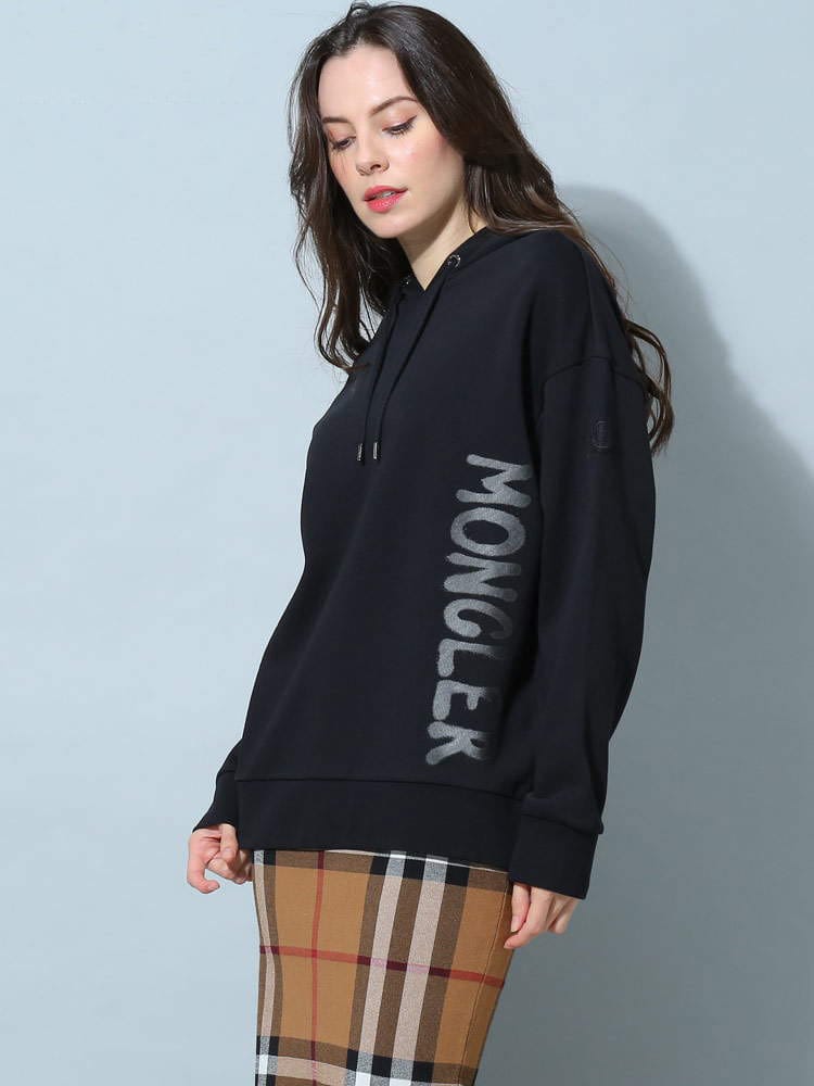 モンクレール レディース パーカー MONCLER ブランド トップス 長袖 スウェット スウェットシャツ プルオーバー 縦ロゴ プリント H20938G00014809KF ルーズフィット 黒 クロ MCL8G00014809KF