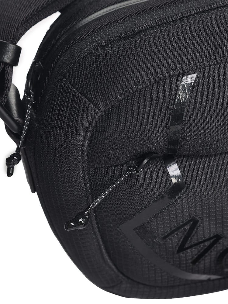 MONCLER (モンクレール) ロゴ Cut クロス ボディーバッグ