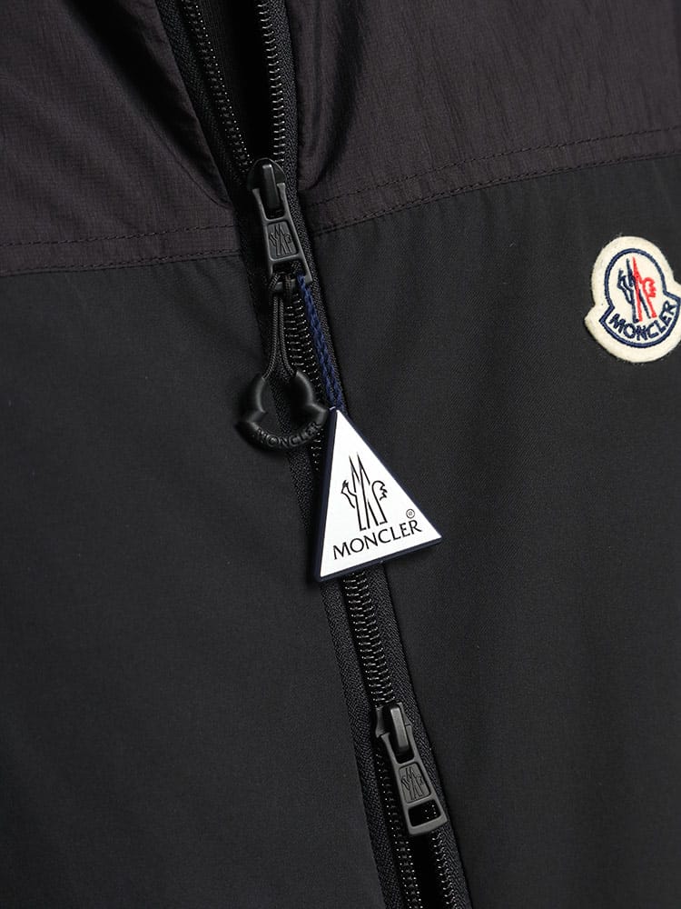 MONCLER (モンクレール) リップストップナイロン ロゴパッチ 