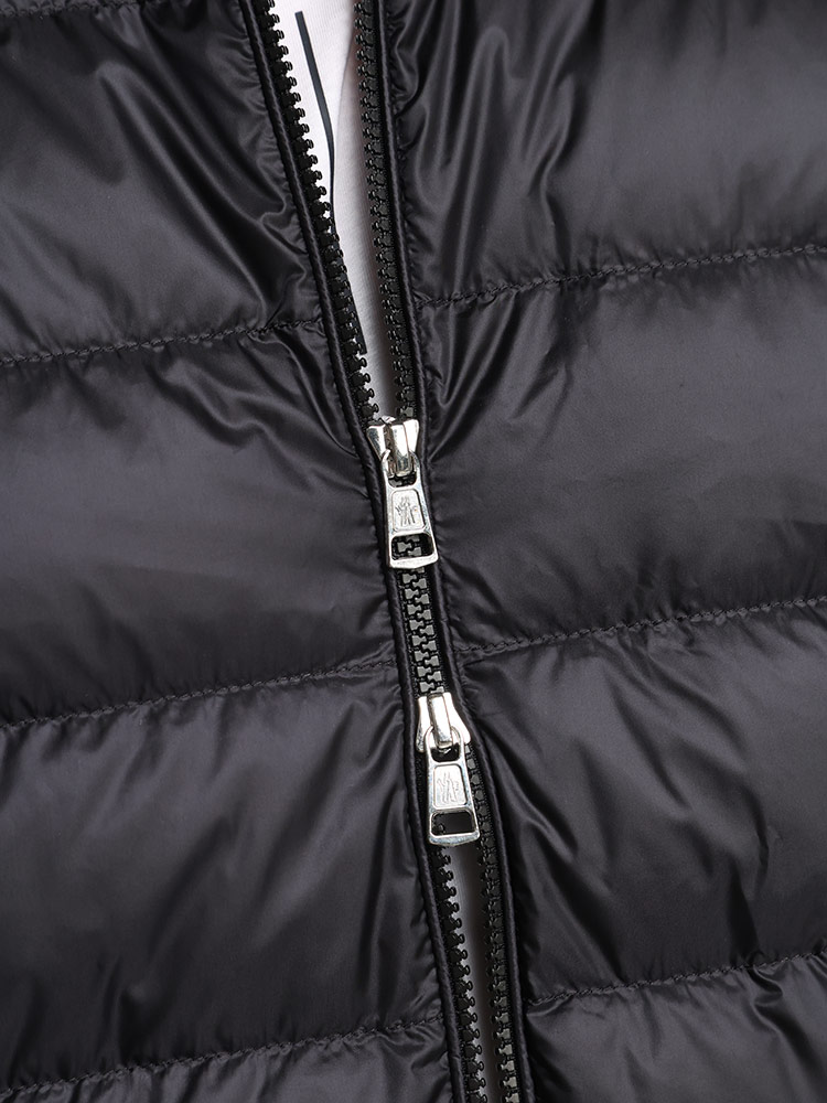 MONCLER (モンクレール) トリコロールライン ロゴパッチ ニットダウンパーカー MC9B00022M1131 メ【サカゼン公式通販】