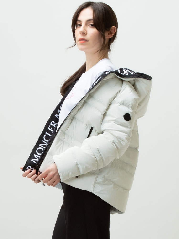 MONCLER (モンクレール) フード裏ロゴ フルジップ ダウンジャケット 