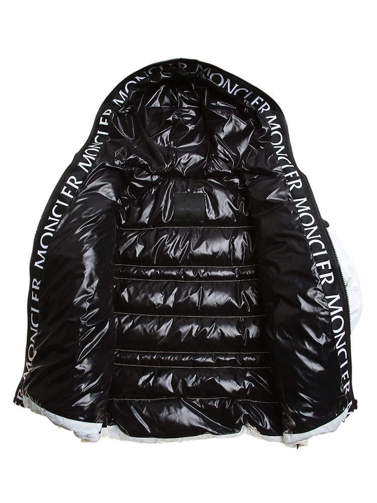 MONCLER (モンクレール) フード裏ロゴ フルジップ ダウンジャケット 