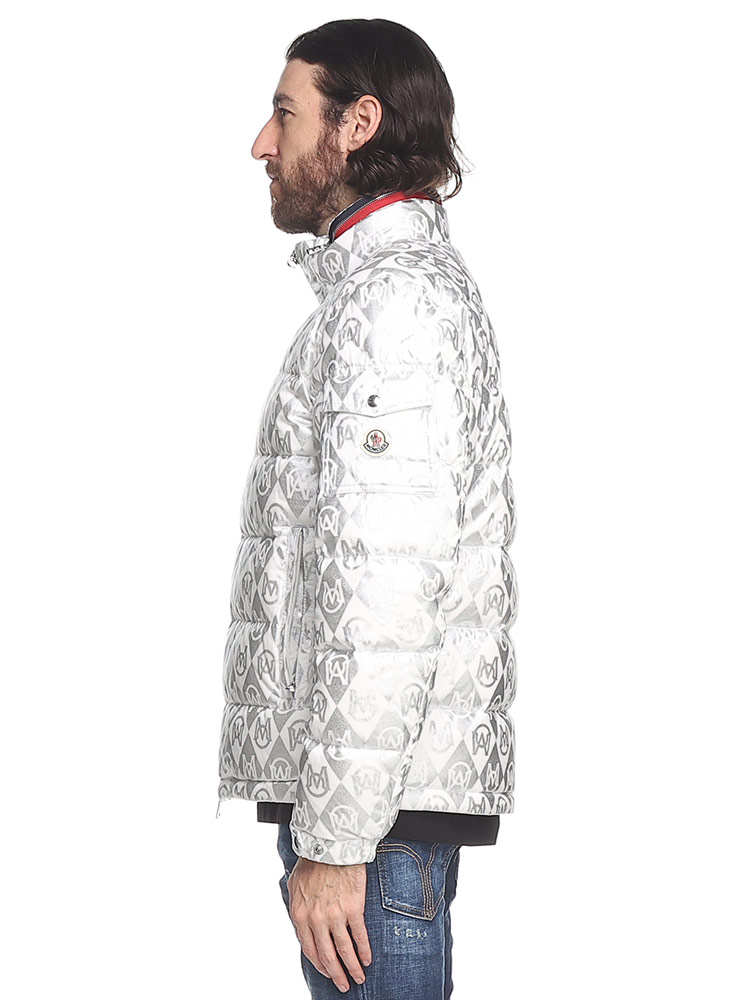 MONCLER (モンクレール) 総柄ロゴ フード収納 フルジップ ダウン ...