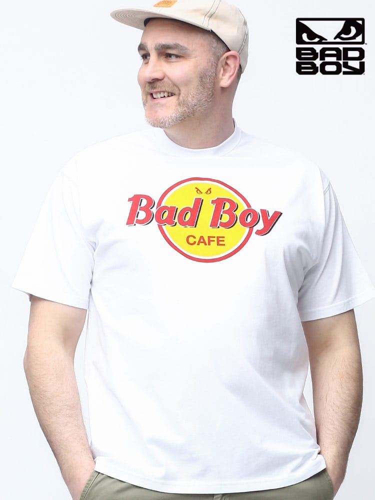 大きいサイズ メンズ BAD BOY (バッドボーイ) カフェプリント クルーネック 半袖 Tシャツ