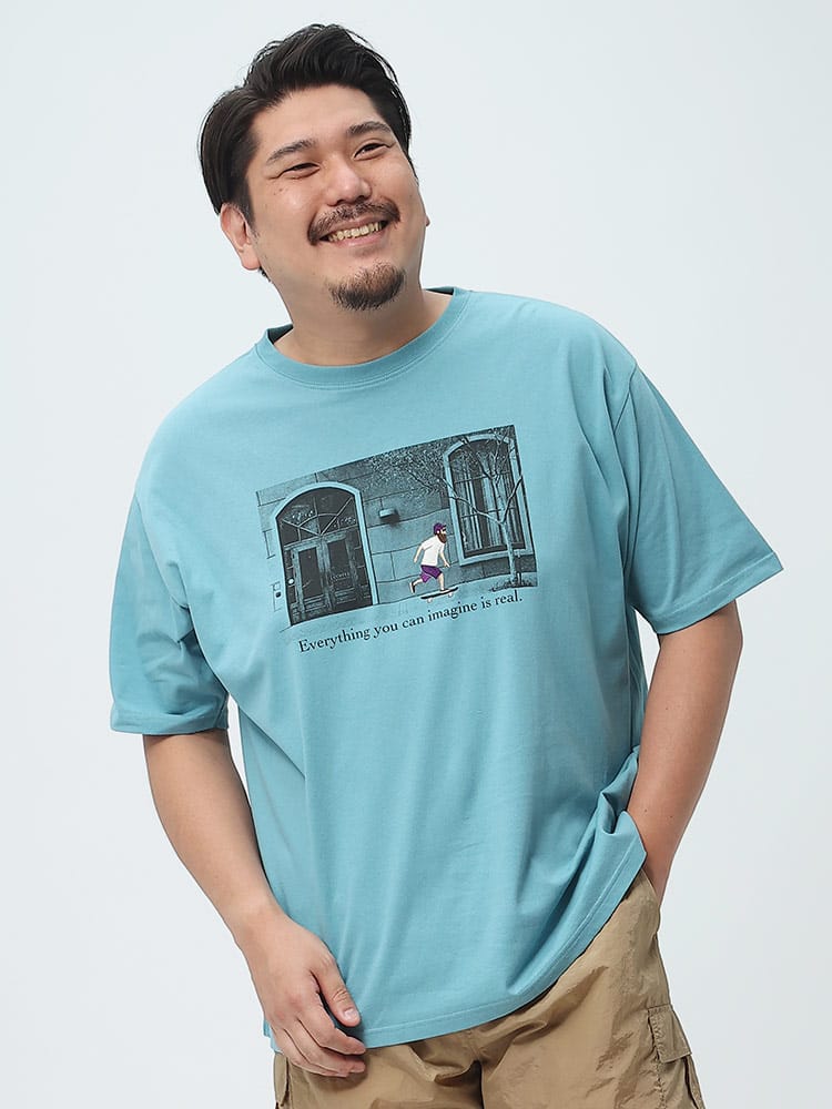 大きいサイズ メンズ B＆T CLUB (ビーアンドティークラブ) USAコットン フォト×刺繍 クルーネック 半袖 Tシャツ