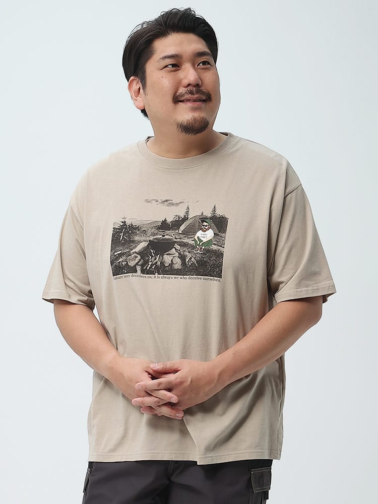 大きいサイズ メンズ B＆T CLUB (ビーアンドティークラブ) USAコットン フォト×刺繍 クルーネック 半袖 Tシャツ