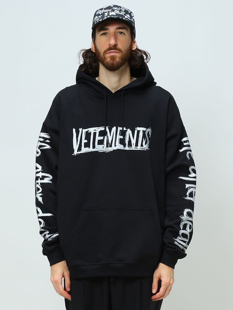 VETEMENTS ヴェトモン ブランド メンズ パーカー ロゴ プリント プルオーバー フーディー WORLD TOUR VMUE52TR470
