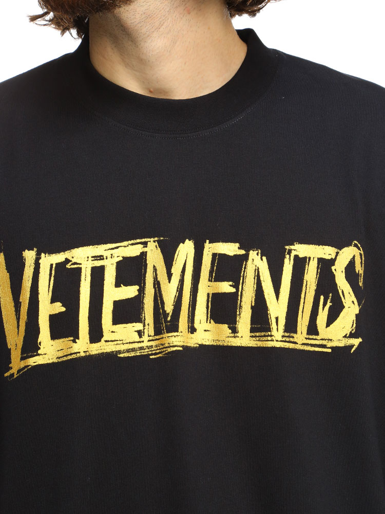 VETEMENTS ヴェトモン ブランド メンズ Ｔシャツ 半袖 ロゴ プリント クルーネック WORLD TOUR V【サカゼン公式通販】