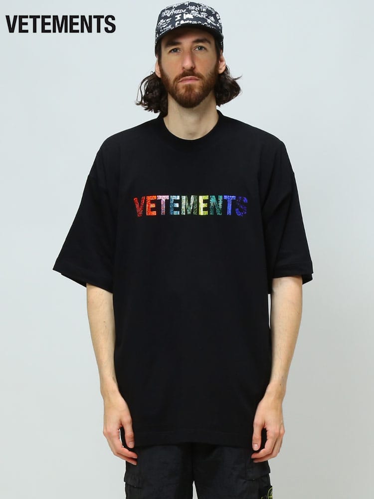 VETEMENTS ヴェトモン ブランド メンズ Ｔシャツ 半袖 レインボー ロゴ クルーネック CRYSTAL LOGO VMUE52TR510