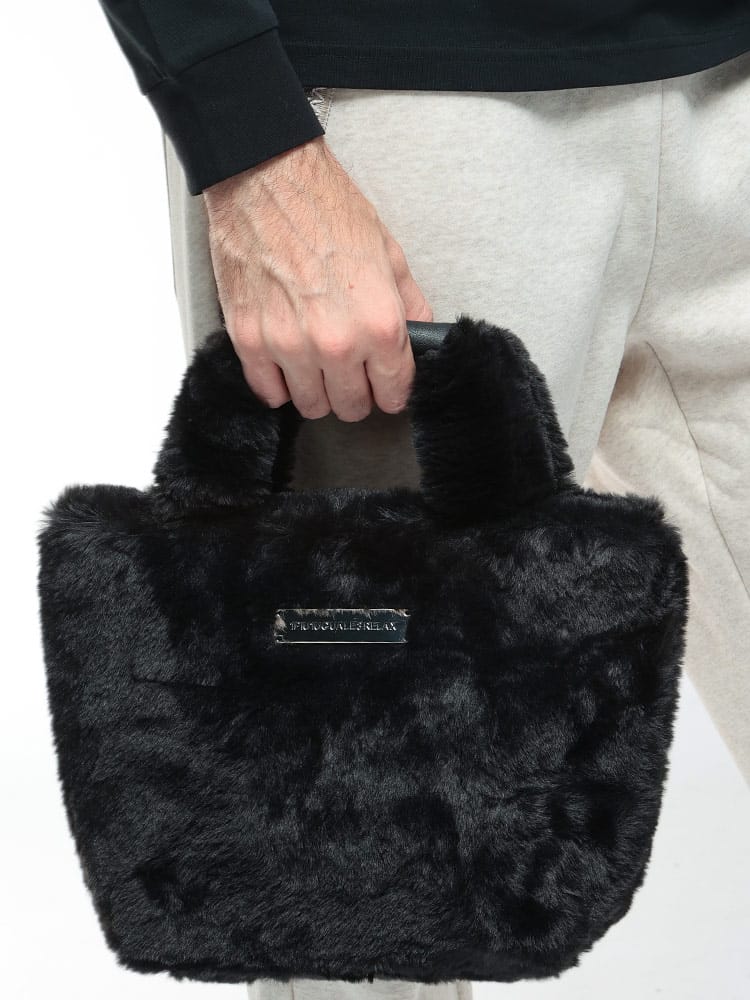 1PIU1UGUALE3 RELAX  (ウノ ピュ ウノ ウグァーレ トレ リラックス) ロゴ ファー ハンドバッグ 1PRUSZ25042 メンズ