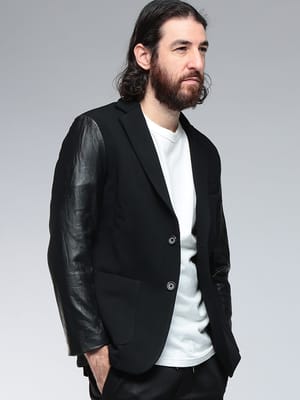 1PIU1UGUALE3 RELAX (ウノ ピュ ウノ ウグァーレ トレ リラックス) レザースリーブ シングル 2ツ釦 ジャケット 1PRUSO25096 メンズ