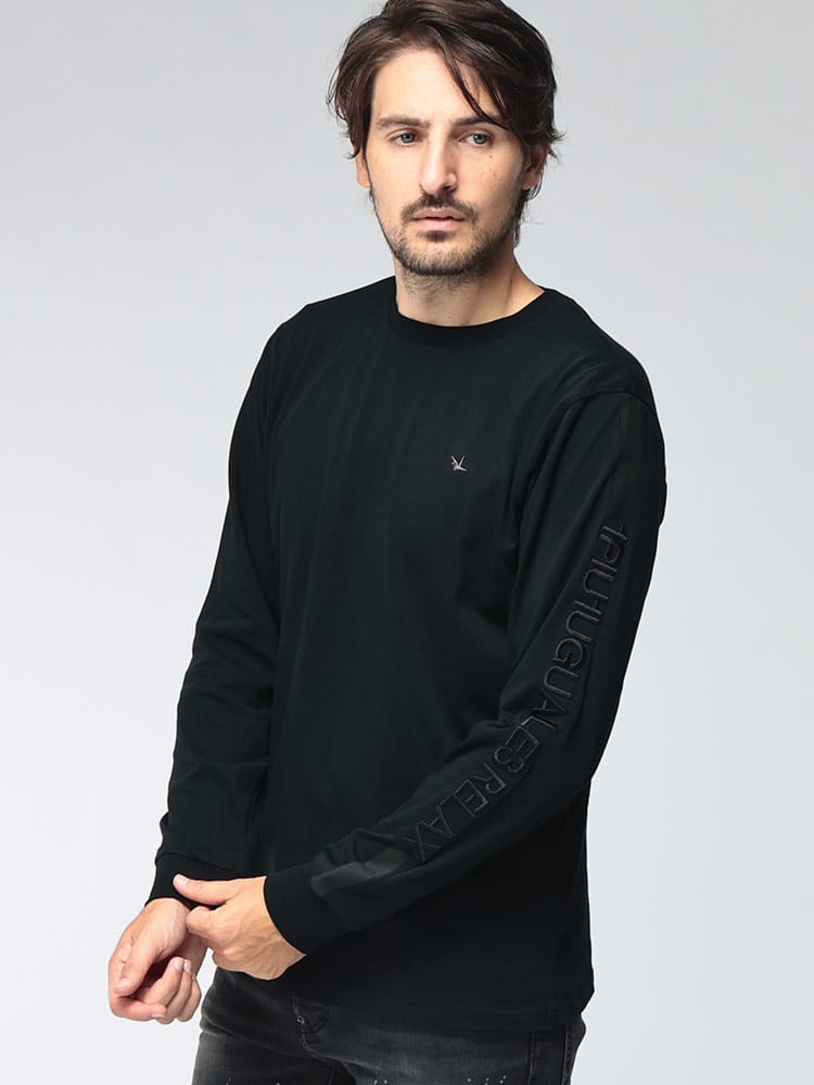 1PIU1UGUALE3 RELAX (ウノ ピュ ウノ ウグァーレ トレ リラックス) メンズ Tシャツ 長袖 袖ロゴ クルーネック ロングスリーブ カットソー 1PRUST26183