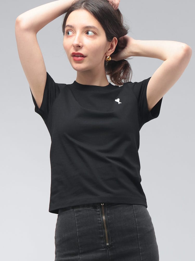 AMI PARIS (アミパリス) レディース Tシャツ 半袖 ロゴ ワンポイント クルーネック クロップド丈 カットソー Ami de Coeur AMLFTS347724