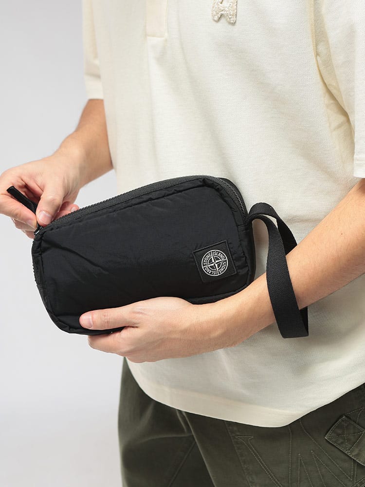 STONE ISLAND (ストーンアイランド) メンズ ハンドバッグ コーテッドナイロン ジップ バッグ SI9200013S0251