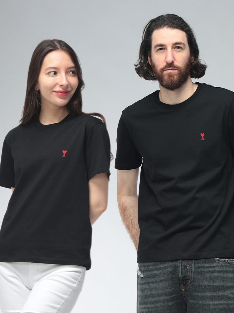 AMI PARIS (アミパリス) メンズ Tシャツ 半袖 Ami de Coeur ワンポイント ロゴ クラシックフィット クルーネック カットソー AMBFUTS035724