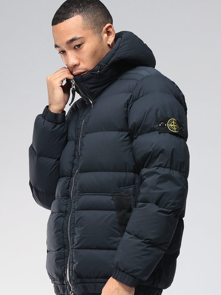 STONE ISLAND (ストーンアイランド) ロゴ フード付き シームレスフェザー 撥水加工 ダウンジャケット SI4100040S0028 メンズ