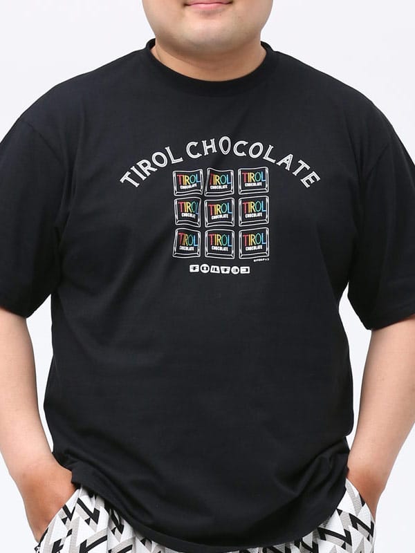 大きいサイズ メンズ B＆T CLUB (ビーアンドティークラブ) チロルチョコ チョコレートプリント クルーネック 半袖 Tシャツ