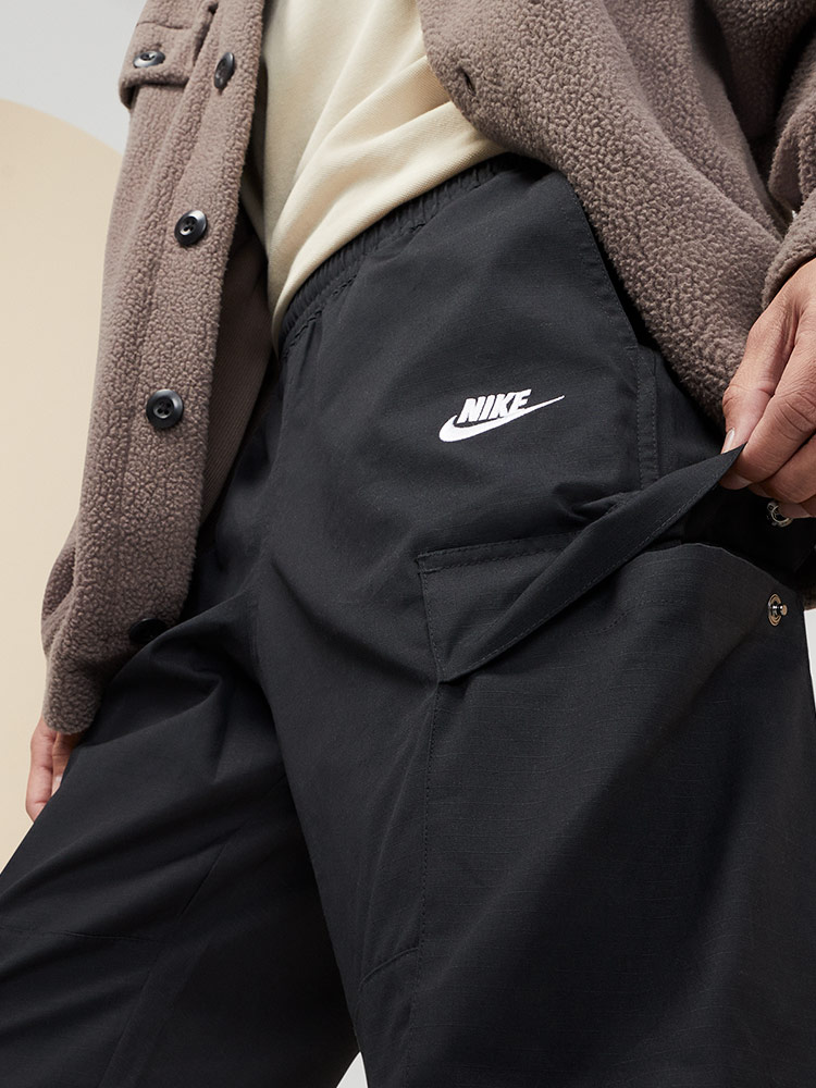 NIKE (ナイキ) ワンポイント カーゴパンツ CLUB CARGO WVN PANT【サカゼン公式通販】