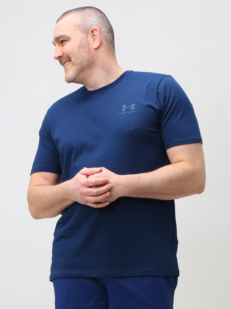 大きいサイズ メンズ UNDER ARMOUR (アンダーアーマー) 日本規格 LOOSE ワンポイント クルーネック 半袖 Tシャツ SPORTSTYLE LEFT CHEST SS
