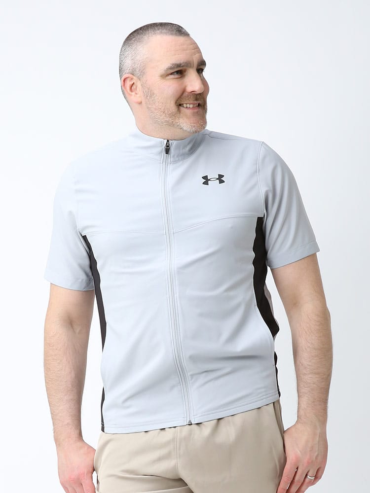 大きいサイズ メンズ UNDER ARMOUR (アンダーアーマー) 日本規格 FITTED ワンポイント スタンド フルジップ シャツ Summer Woven SS FZ