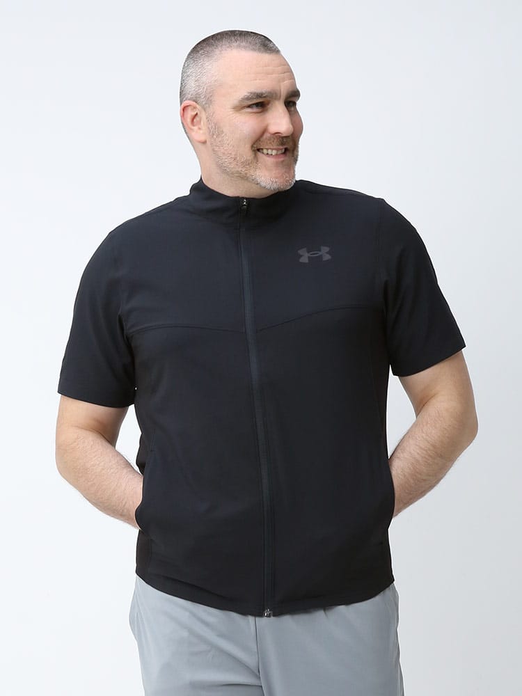 大きいサイズ メンズ UNDER ARMOUR (アンダーアーマー) 日本規格 FITTED ワンポイント スタンド フルジップ シャツ Summer Woven SS FZ