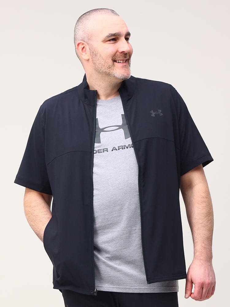 大きいサイズ メンズ UNDER ARMOUR (アンダーアーマー) 日本規格 FITTED フルジップ ポケット付き 半袖 ジャケット FRESH WOVEN SHORT SLEEVE FULL ZIP