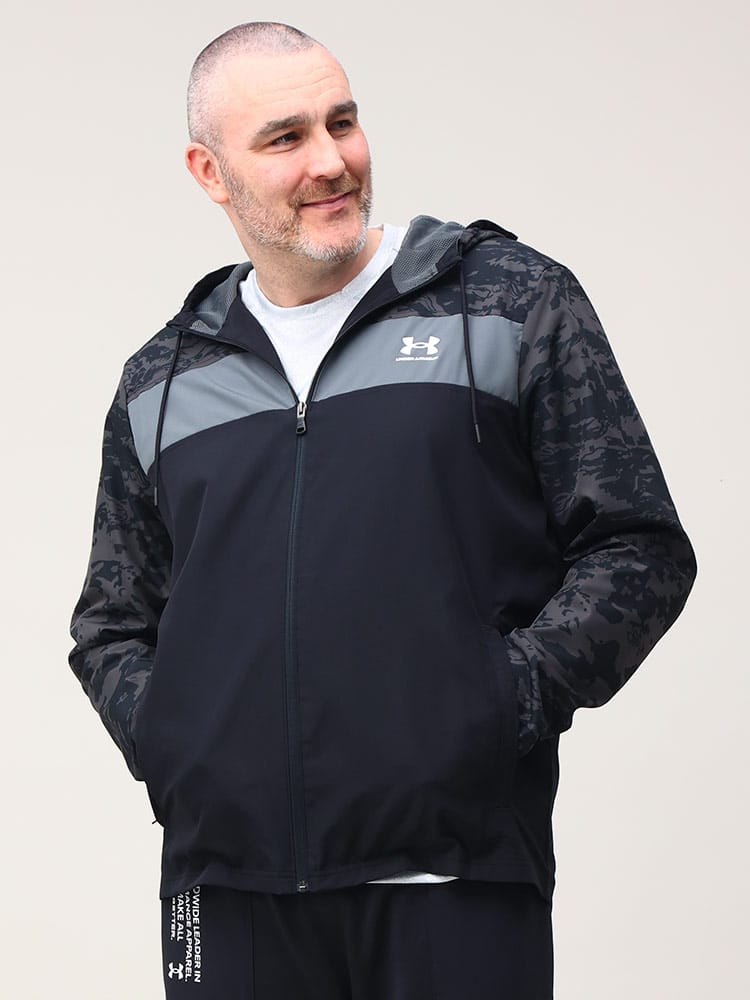 大きいサイズ メンズ UNDER ARMOUR (アンダーアーマー) 日本規格 LOOSE STORM 裏メッシュ フルジップ パーカー SPORTSTYLE WNDBKR PRINTED
