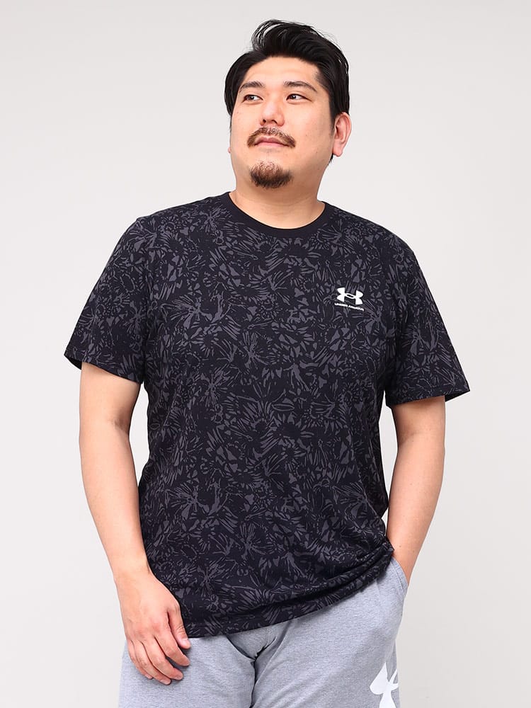 大きいサイズ メンズ UNDER ARMOUR (アンダーアーマー) 日本規格 LOOSE 総柄 クルーネック 半袖 Tシャツ CHARGED COTTON SHORT SLEEVE PRINTED