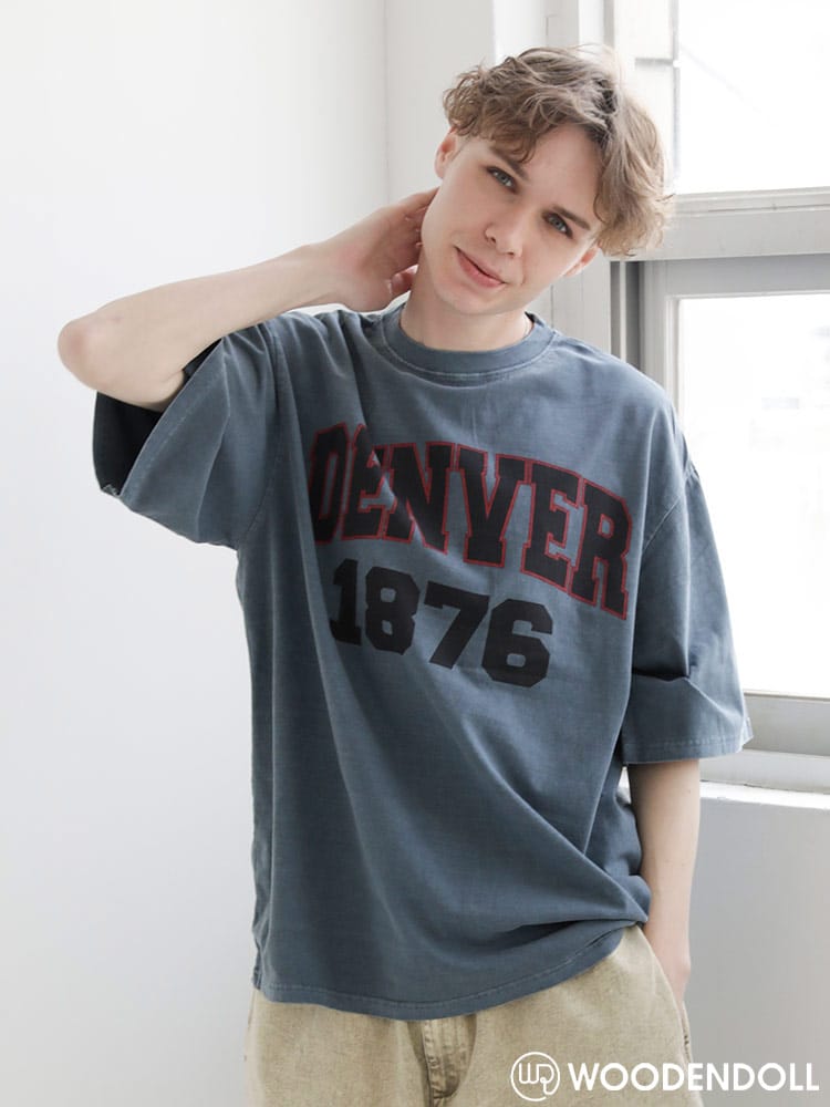 WOODEN DOLL (ウッディンドール) ピグメント加工 DENVERプリント オーバー クルーネック Tシャツ
