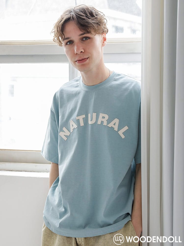 WOODEN DOLL (ウッディンドール) NATURAL ロゴ パッチ クルーネック 半袖 Tシャツ