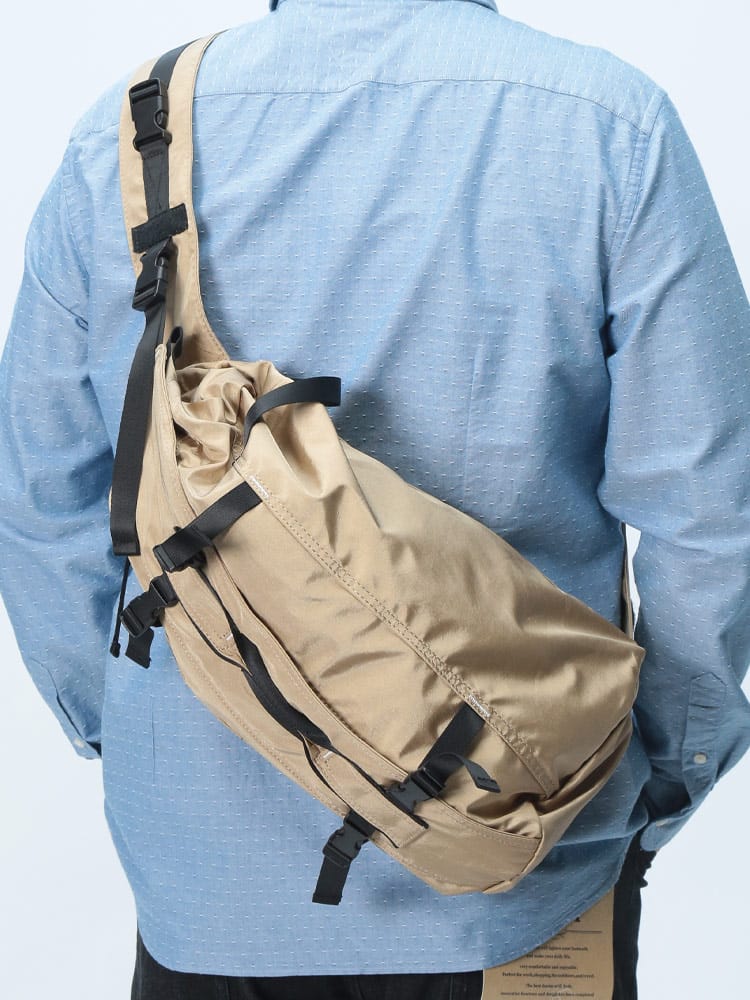 ワンショルダーバッグ ナイロン タンク型 レディース 鞄 ボディ シンプル 旅行 アウトドア 大きいサイズ メンズ