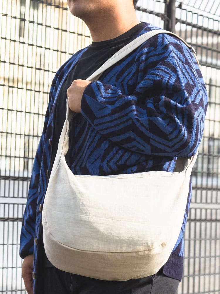 ショルダーバッグ ナイロン ラウンド ユニセックス 鞄 ジップ シンプル 大きいサイズ メンズ