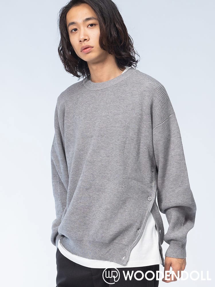 WOODENDOLL (ウッディンドール) サイドボタン付きスリット 無地 クルーネック セーター TOP24AW107 ニット rgc_knit