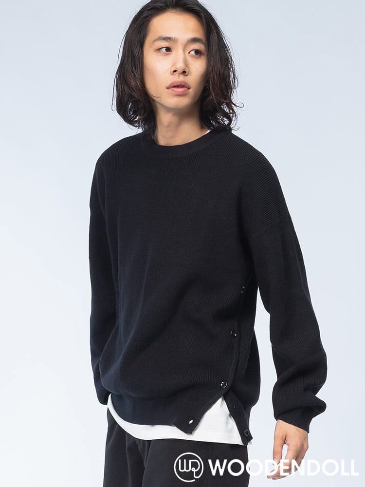 WOODENDOLL (ウッディンドール) サイドボタン付きスリット 無地 クルーネック セーター TOP24AW107 ニット rgc_knit