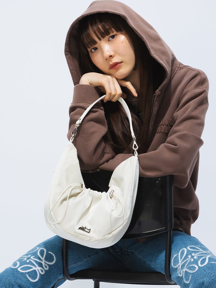 YIE YIE (イエイエ) メタルロゴ ジップ ハンドバッグ SOPHIA YIE14BB14 レディース