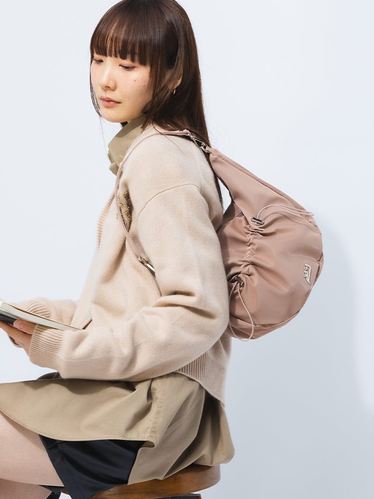 YIE YIE (イエイエ) メタルロゴ ジップ ハンドバッグ SOPHIA YIE14BB14 レディース