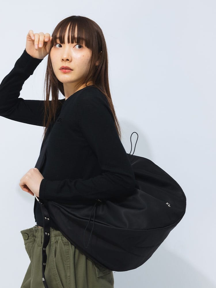 YIE YIE (イエイエ) メタルロゴ ジップ ショルダーバッグ SUPER SASHA YIE15BB22 レディース