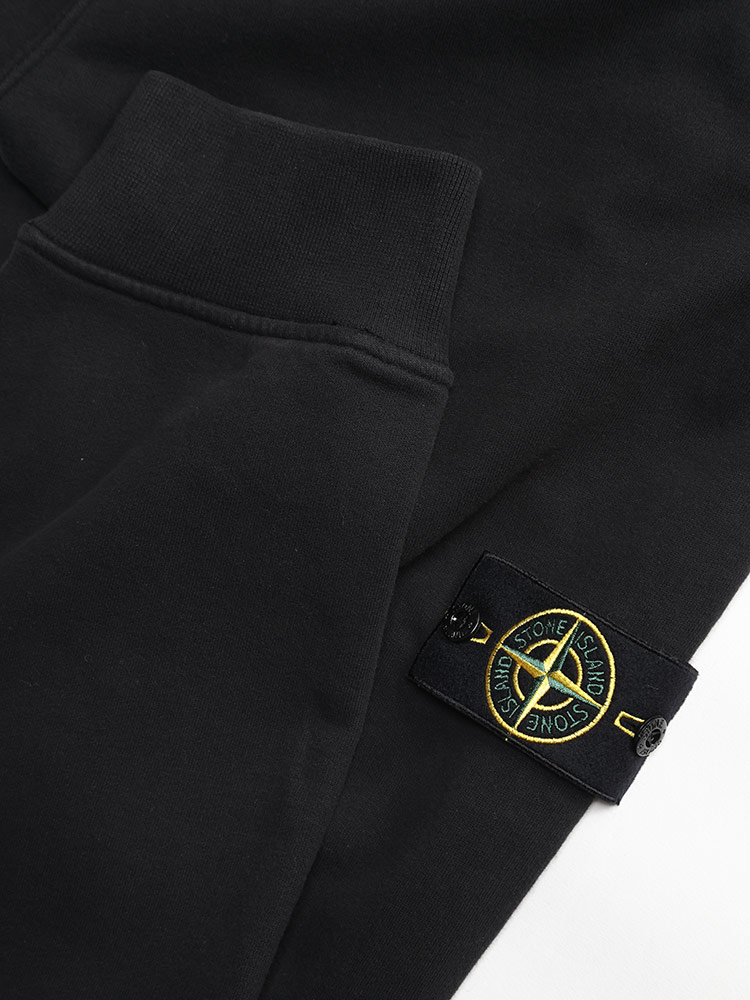 STONE ISLAND (ストーンアイランド) ロゴワッペン 裏起毛 スウェットパンツ SI811560920 メンズ【サカゼン公式通販】