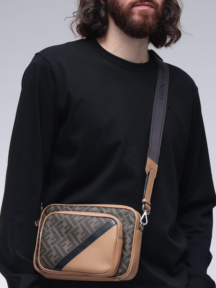 FENDI (フェンディ) FFロゴ クロスボディバッグ メンズ
