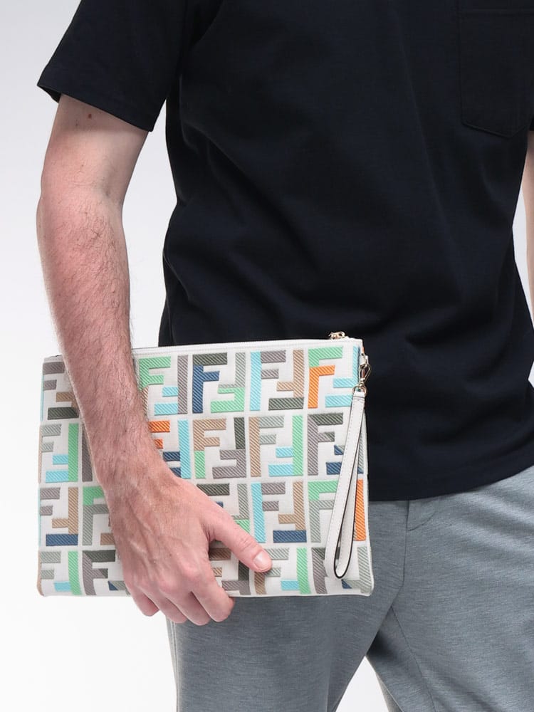 FENDI (フェンディ) マルチロゴ ストラップ付 クラッチバッグ メンズ
