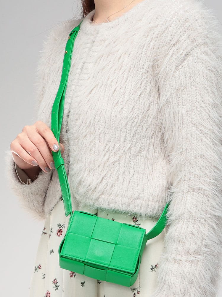 BOTTEGA VENETA (ボッテガ・ヴェネタ) イントレチャート ミニ レザー 