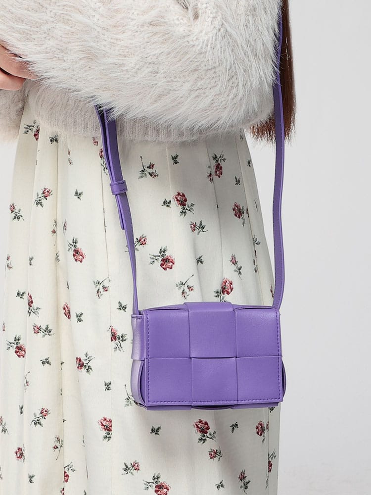 BOTTEGA VENETA (ボッテガ・ヴェネタ) イントレチャート ミニ レザー ショルダーバッグ CANDY CASSET キャンディカセット BVL666688VMAY1B レディース