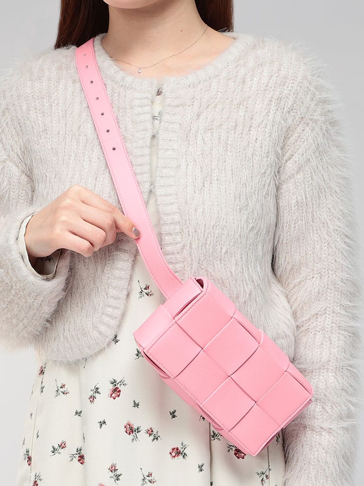 BOTTEGA VENETA (ボッテガ・ヴェネタ) イントレチャート レザー ベルトバッグ CASSET カセット BVL668572VMAY1 レディース