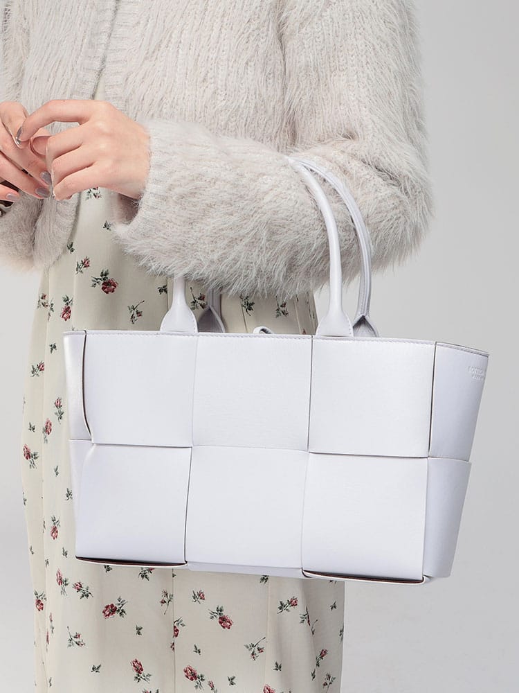 BOTTEGA VENETA (ボッテガ・ヴェネタ) イントレチャート レザー トートバッグ ARCO TOTE アルコト―ト BVL652867VMAY3 レディース