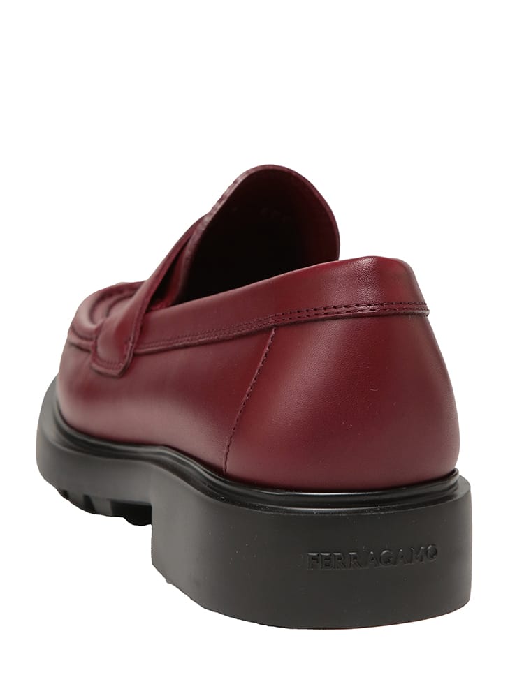 Salvatore Ferragamo (サルヴァトーレフェラガモ) ロゴ 型押し 