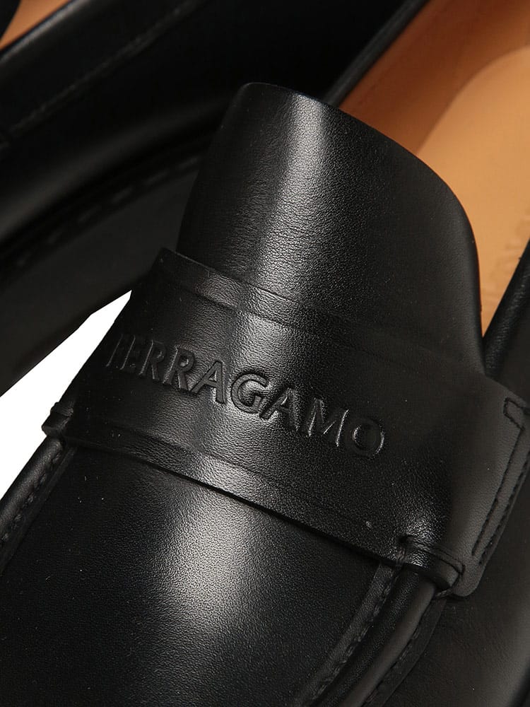 Salvatore Ferragamo (サルヴァトーレフェラガモ) ロゴ 型押し チャン 