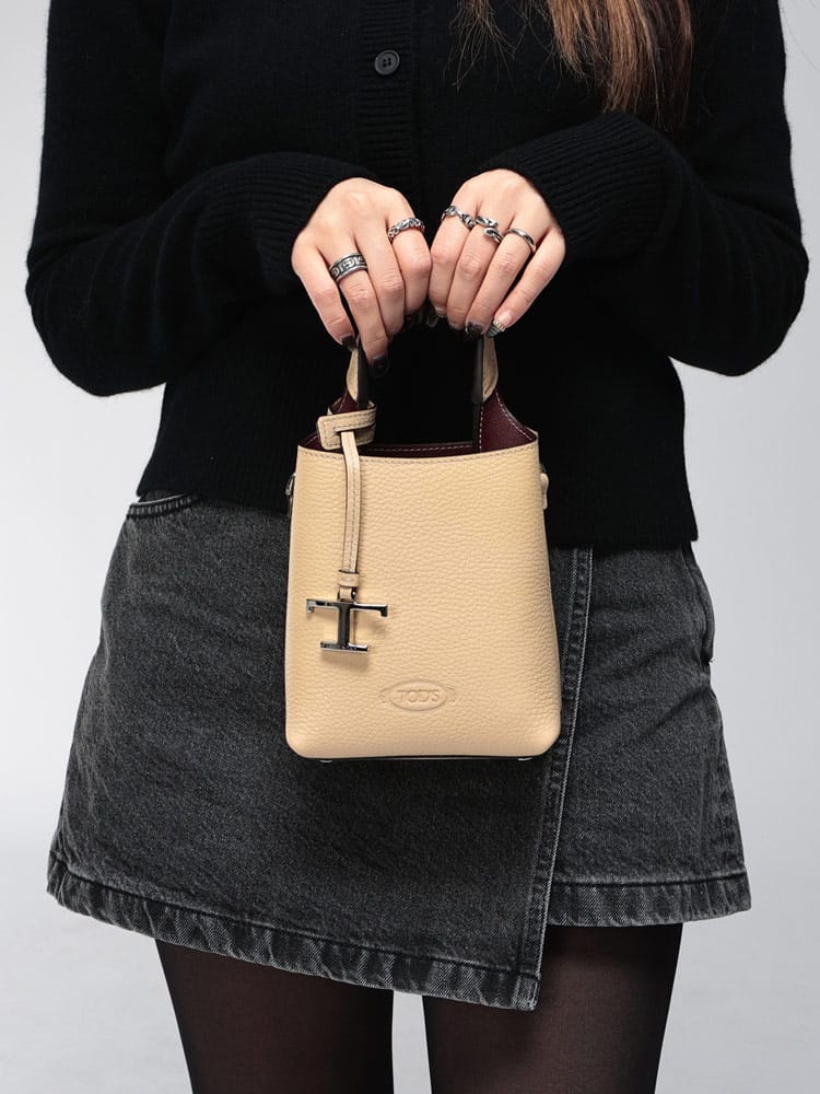 TOD'S (トッズ) ロゴ チャーム レザー 2WAY マイクロ ショルダー バッグ TIMELESS タイムレス マイクロ TDXBWAPAT9000 レディース