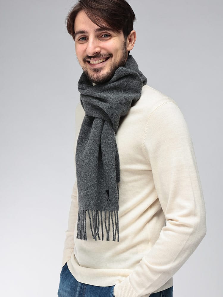 AMI PARIS (アミパリス) ロゴ 刺繍 ウール100％ フリンジ マフラー AMUSF677334 メンズ