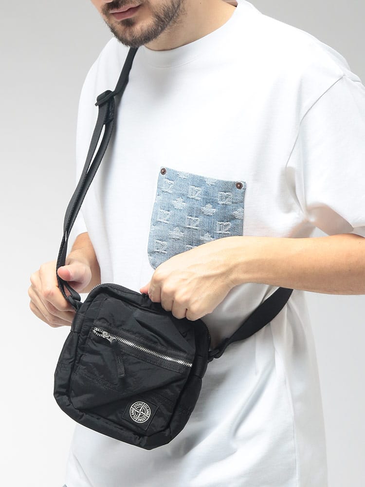 STONE ISLAND (ストーンアイランド) メンズ ショルダーバッグ コーティングナイロン ワンポイント ボディバッグ SI9200015S0251